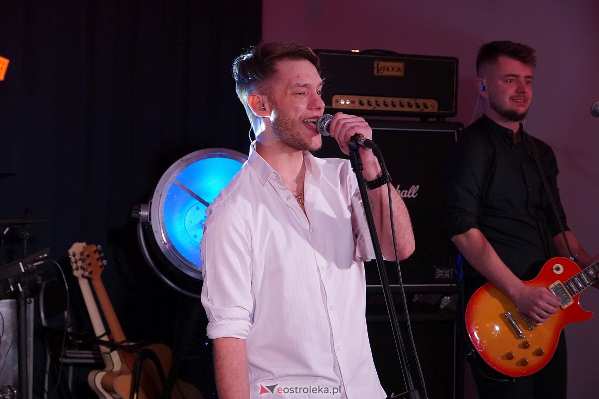 Koncert z okazji Dnia Kobiet w Olszewie-Borkach Wystąpił Patryk Żywczyk [05.03.2022] - zdjęcie #15 - eOstroleka.pl