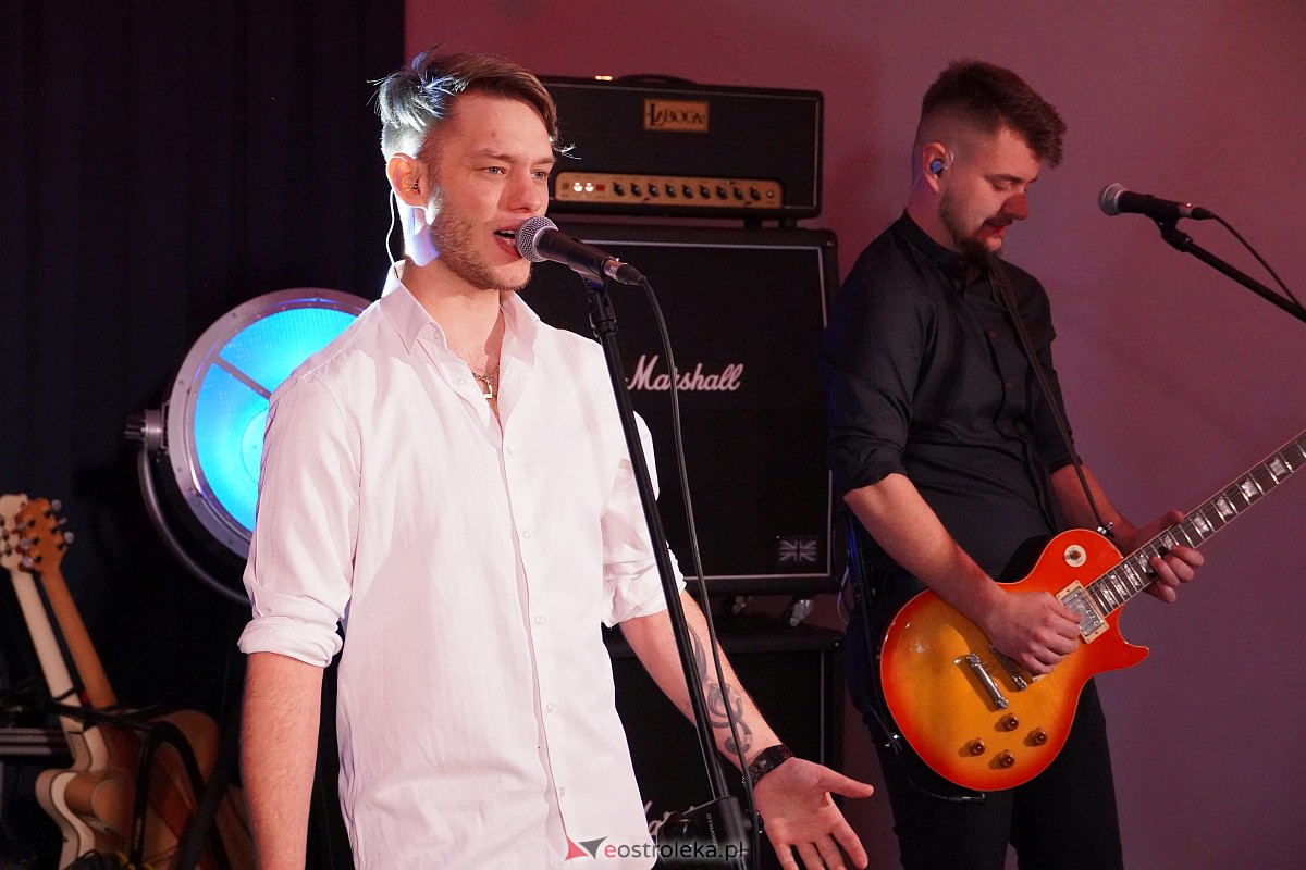 Koncert z okazji Dnia Kobiet w Olszewie-Borkach Wystąpił Patryk Żywczyk [05.03.2022] - zdjęcie #13 - eOstroleka.pl