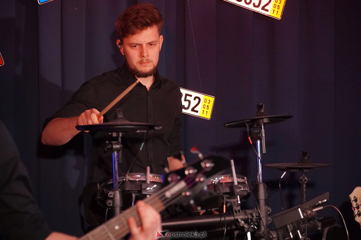 Koncert z okazji Dnia Kobiet w Olszewie-Borkach Wystąpił Patryk Żywczyk [05.03.2022] - zdjęcie #11 - eOstroleka.pl