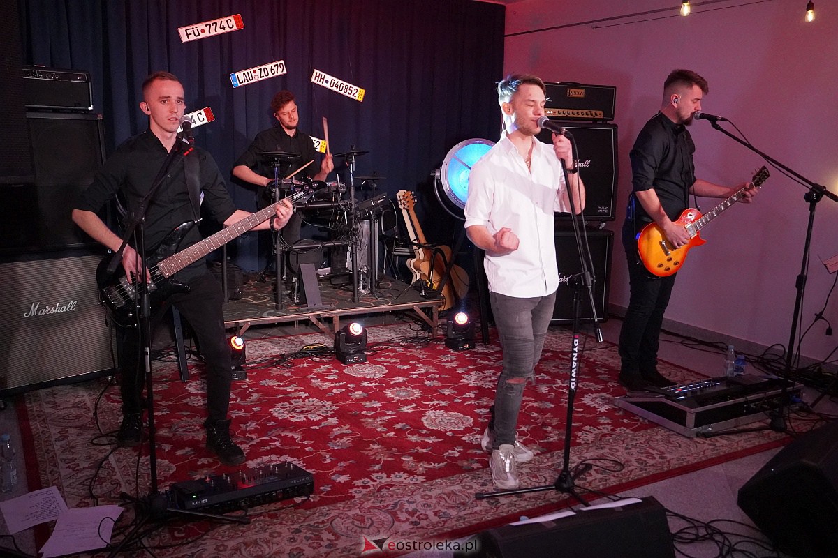 Koncert z okazji Dnia Kobiet w Olszewie-Borkach Wystąpił Patryk Żywczyk [05.03.2022] - zdjęcie #10 - eOstroleka.pl