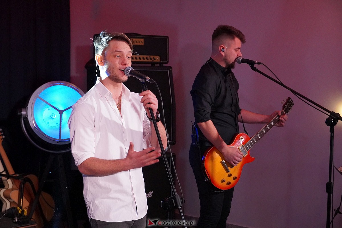 Koncert z okazji Dnia Kobiet w Olszewie-Borkach Wystąpił Patryk Żywczyk [05.03.2022] - zdjęcie #9 - eOstroleka.pl
