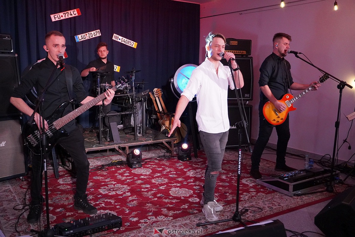 Koncert z okazji Dnia Kobiet w Olszewie-Borkach Wystąpił Patryk Żywczyk [05.03.2022] - zdjęcie #7 - eOstroleka.pl