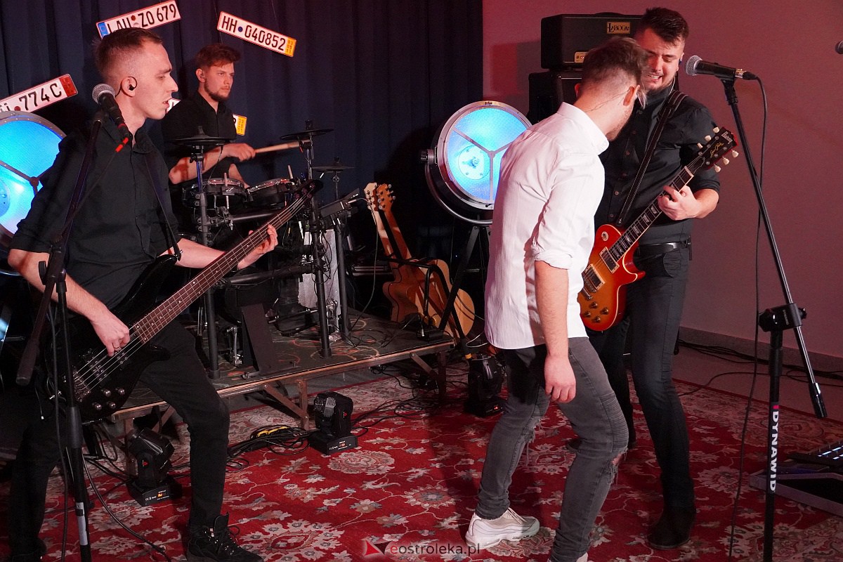 Koncert z okazji Dnia Kobiet w Olszewie-Borkach Wystąpił Patryk Żywczyk [05.03.2022] - zdjęcie #4 - eOstroleka.pl