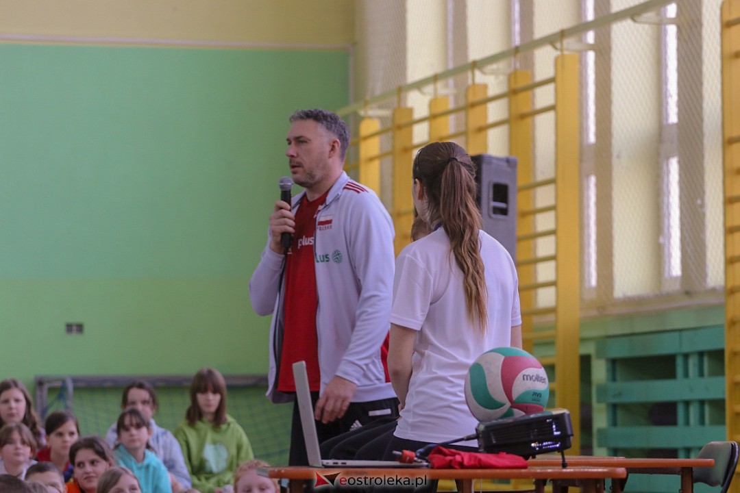 Spotkanie z Marcinem Prusem w SP 2 w Ostrołęce [06.03.2023] - zdjęcie #8 - eOstroleka.pl