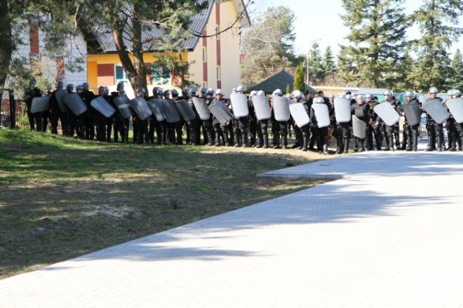 ćwiczenia policji (20-04-2011) - zdjęcie #1 - eOstroleka.pl