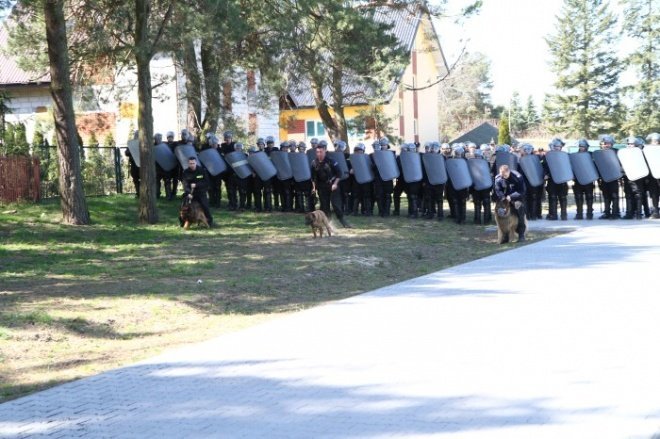 ćwiczenia policji (20-04-2011) - zdjęcie #5 - eOstroleka.pl