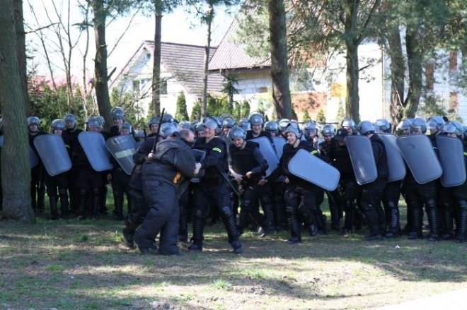 ćwiczenia policji (20-04-2011) - zdjęcie #14 - eOstroleka.pl