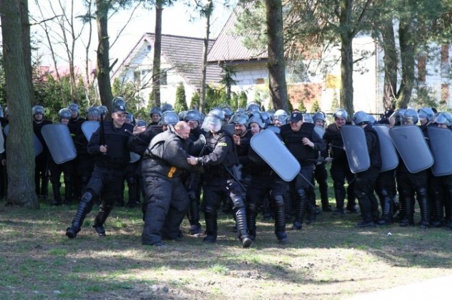 ćwiczenia policji (20-04-2011) - zdjęcie #15 - eOstroleka.pl