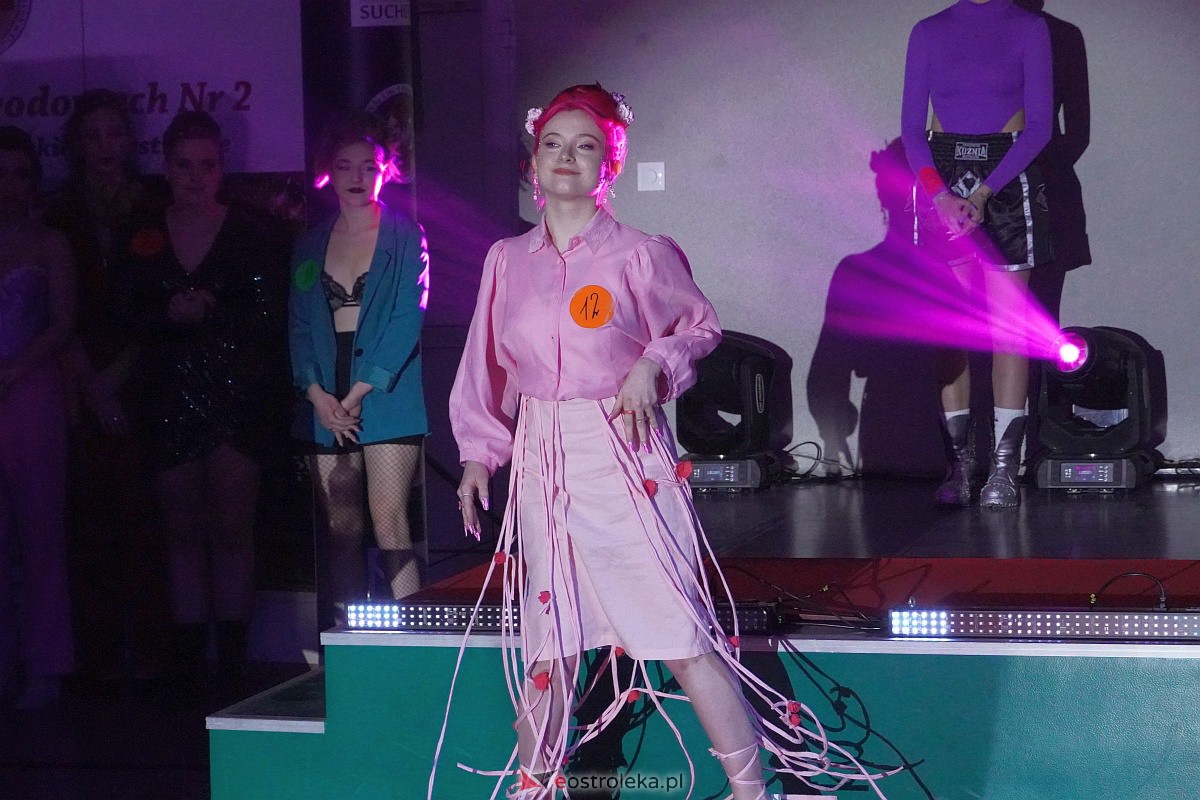 Festiwal Fryzjerstwa Artystycznego w Zespole Szkół Zawodowych nr 2 [7.03.2023] - zdjęcie #55 - eOstroleka.pl