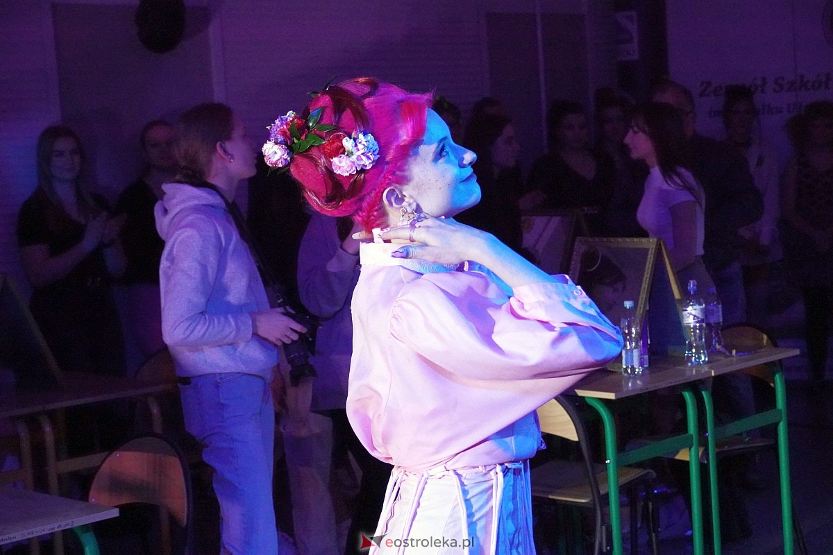 Festiwal Fryzjerstwa Artystycznego w Zespole Szkół Zawodowych nr 2 [7.03.2023] - zdjęcie #52 - eOstroleka.pl