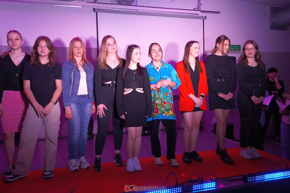 Festiwal Fryzjerstwa Artystycznego w Zespole Szkół Zawodowych nr 2 [7.03.2023] - zdjęcie #28 - eOstroleka.pl