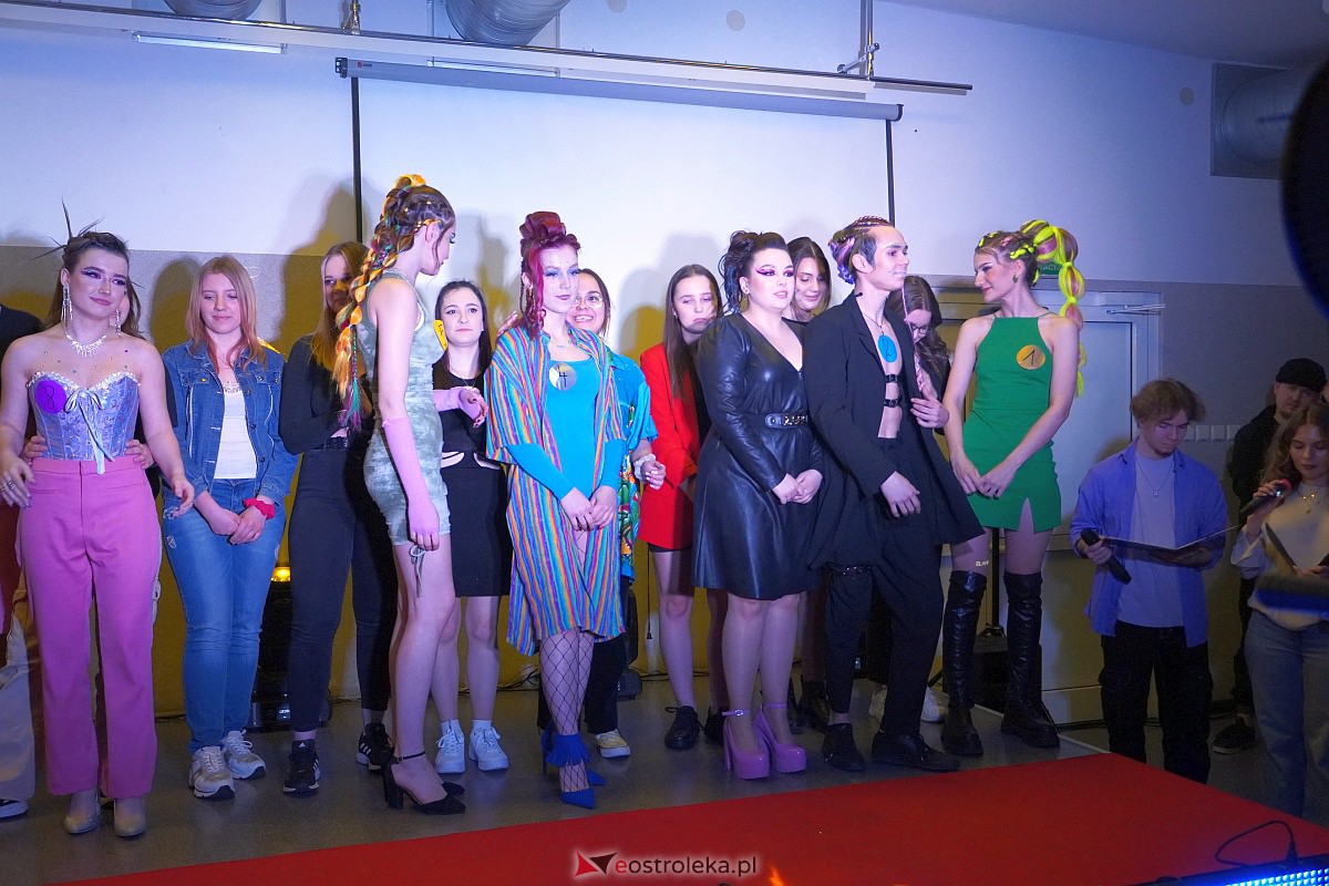Festiwal Fryzjerstwa Artystycznego w Zespole Szkół Zawodowych nr 2 [7.03.2023] - zdjęcie #26 - eOstroleka.pl