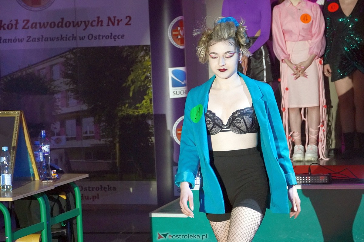Festiwal Fryzjerstwa Artystycznego w Zespole Szkół Zawodowych nr 2 [7.03.2023] - zdjęcie #18 - eOstroleka.pl
