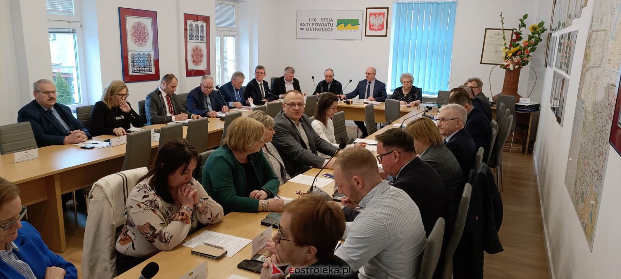 Sesja rady powiatu ostrołęckiego [7.03.2023] - zdjęcie #10 - eOstroleka.pl
