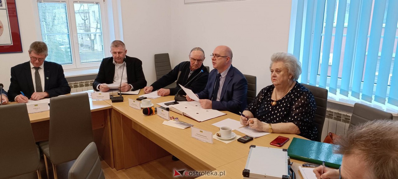 Sesja rady powiatu ostrołęckiego [7.03.2023] - zdjęcie #9 - eOstroleka.pl
