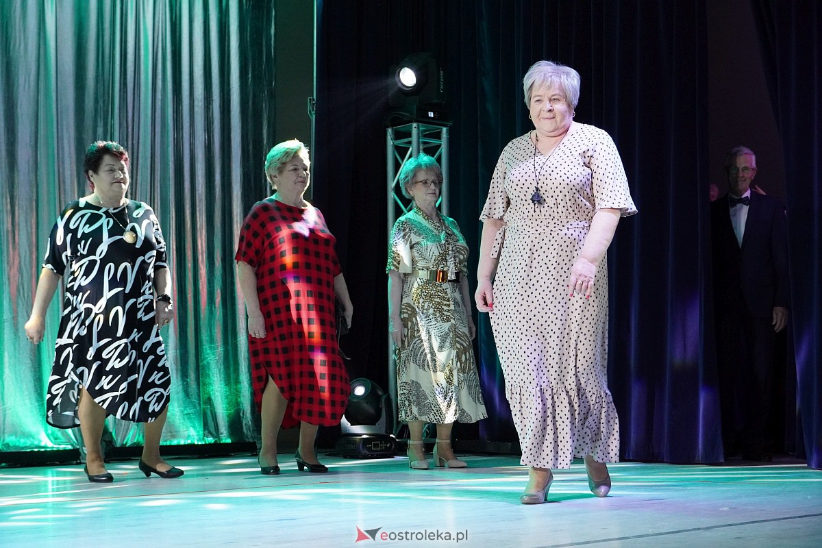 Dzień Kobiet w Goworowie. Pokaz mody w wykonaniu seniorów i spotkanie z DJ WIKĄ [8.03.2023] - zdjęcie #28 - eOstroleka.pl