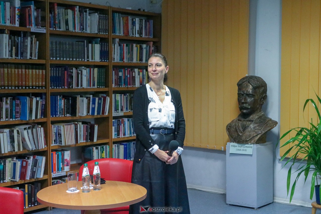 Spotkanie z Ałbeną Grabowską w Ostrołęce [09.03.2023] - zdjęcie #18 - eOstroleka.pl