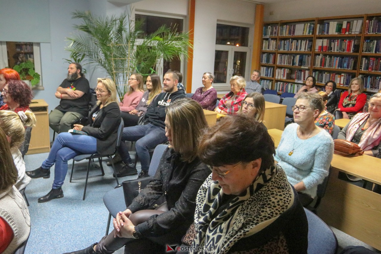 Spotkanie z Ałbeną Grabowską w Ostrołęce [09.03.2023] - zdjęcie #15 - eOstroleka.pl