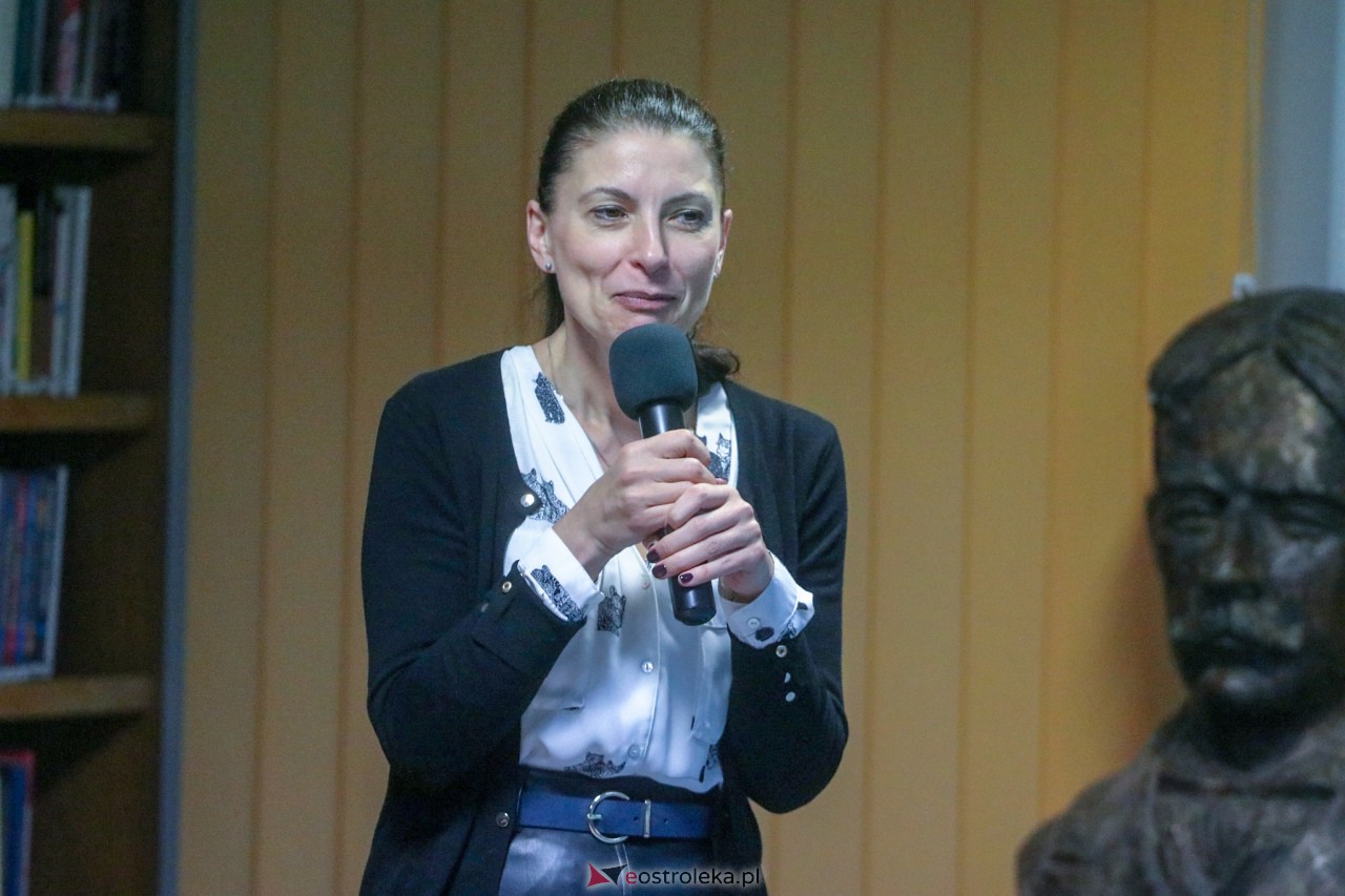 Spotkanie z Ałbeną Grabowską w Ostrołęce [09.03.2023] - zdjęcie #13 - eOstroleka.pl