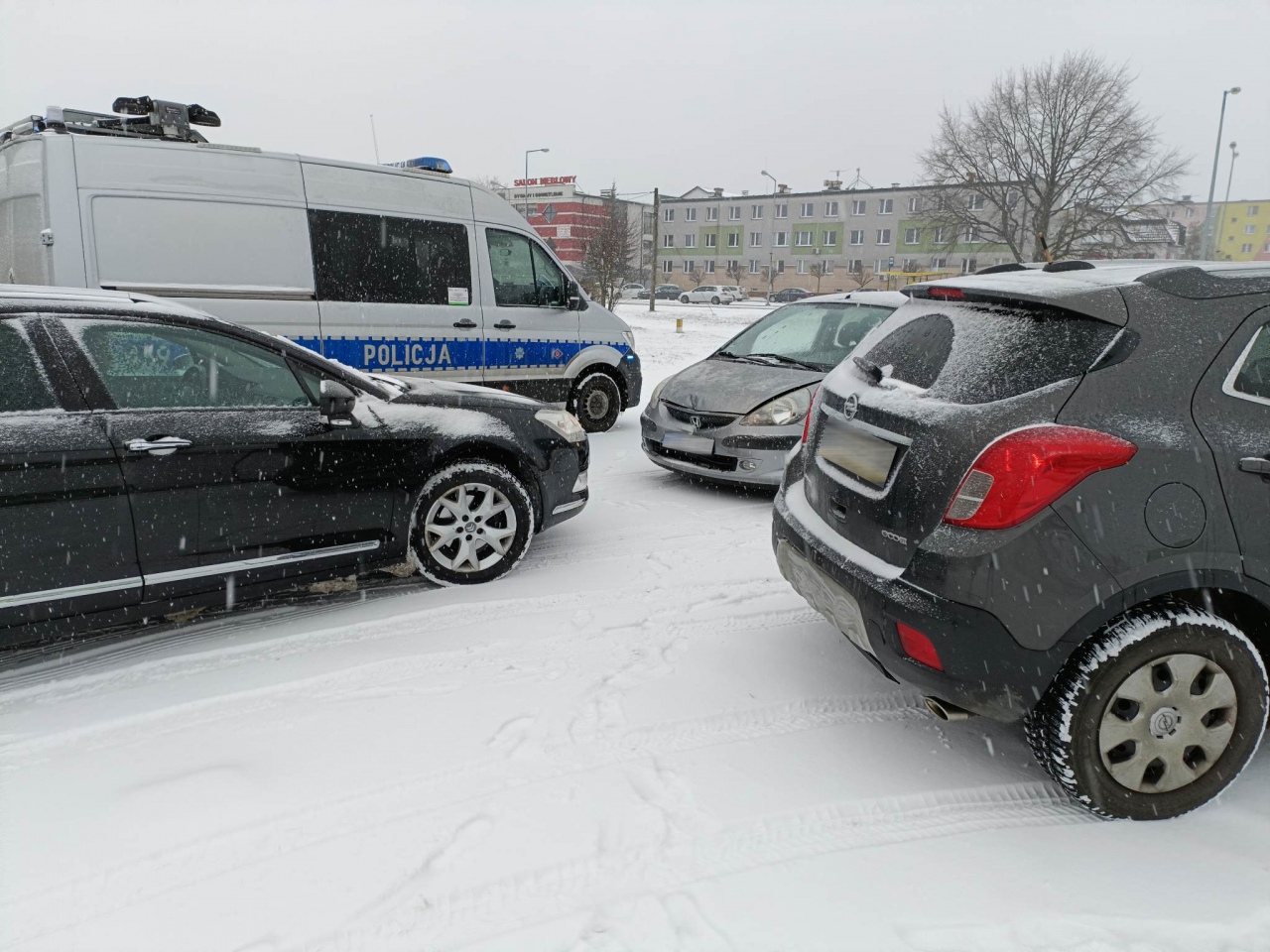 Kolizja na 11 Listopada w Ostrołęce [10.03.2023] - zdjęcie #5 - eOstroleka.pl