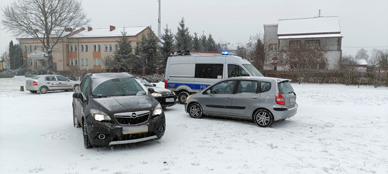 Kolizja na 11 Listopada w Ostrołęce [10.03.2023] - zdjęcie #2 - eOstroleka.pl