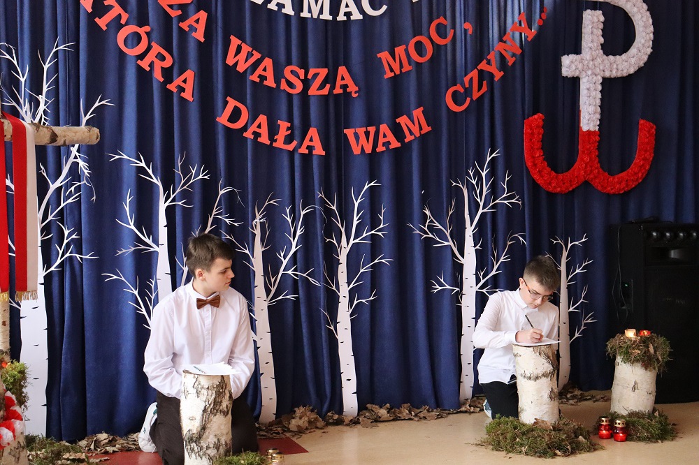 Święto Patrona Szkoły Podstawowej w Drwęczy - zdjęcie #6 - eOstroleka.pl