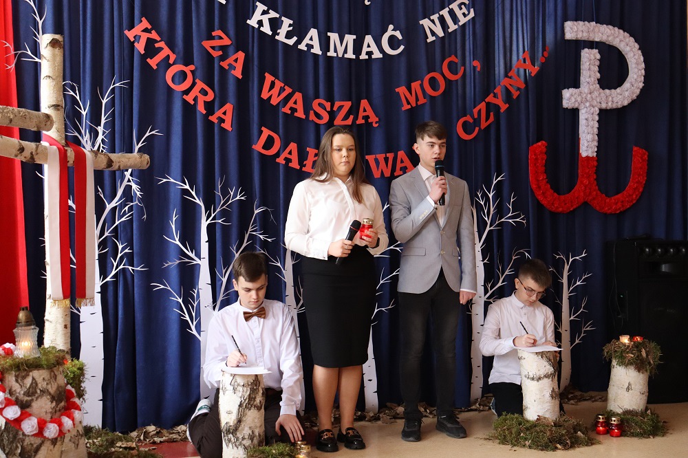 Święto Patrona Szkoły Podstawowej w Drwęczy - zdjęcie #5 - eOstroleka.pl
