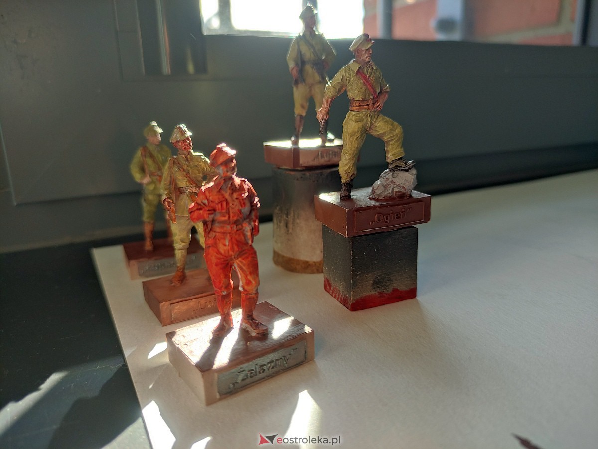 „Kryptonim: Gramy!: Marcowe spotkanie przy planszówka z malowaniem figurek w Muzeum Żołnierzy Wyklętych [12.03.2023] - zdjęcie #9 - eOstroleka.pl