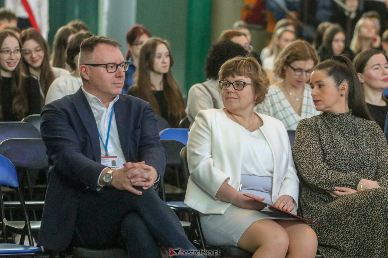 Święto Patrona w I LO w Ostrołęce [15.03.2023] - zdjęcie #42 - eOstroleka.pl