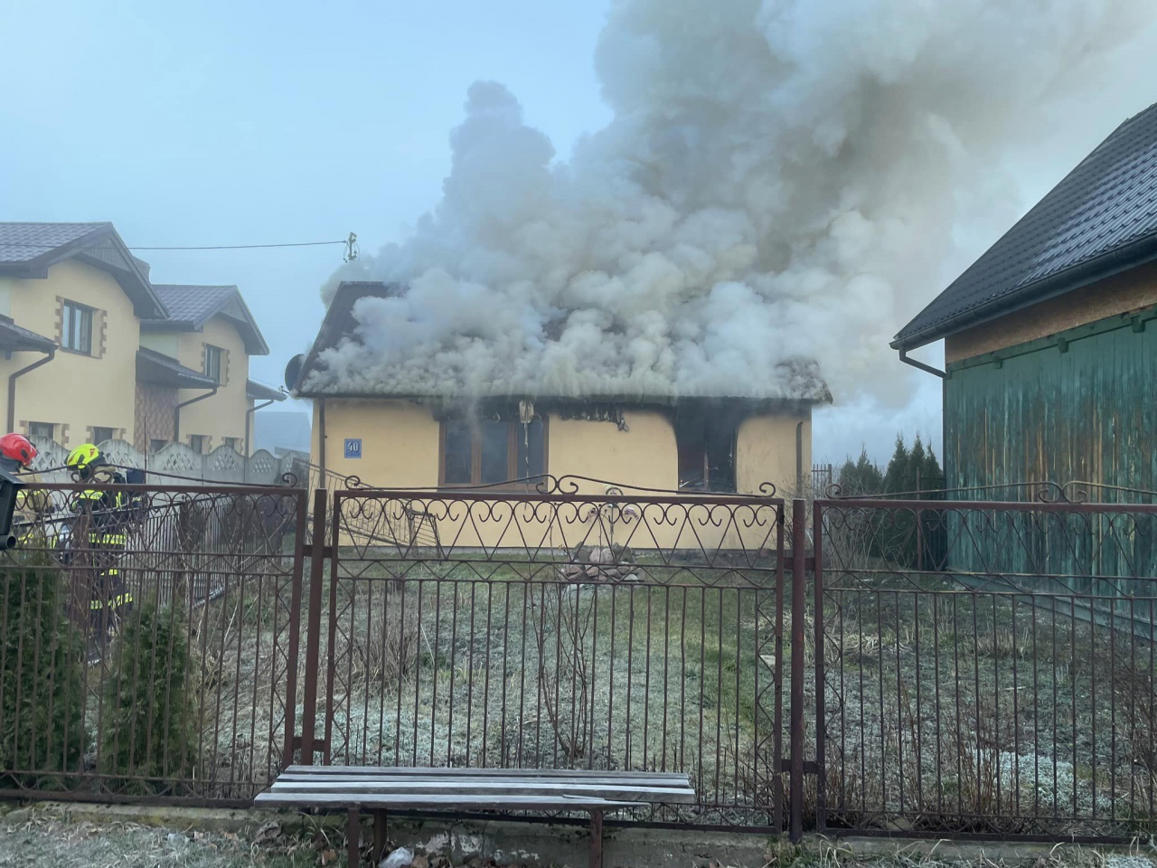 Tragiczny pożar budynku jednorodzinnego w Broku [16.03.2023] - zdjęcie #2 - eOstroleka.pl