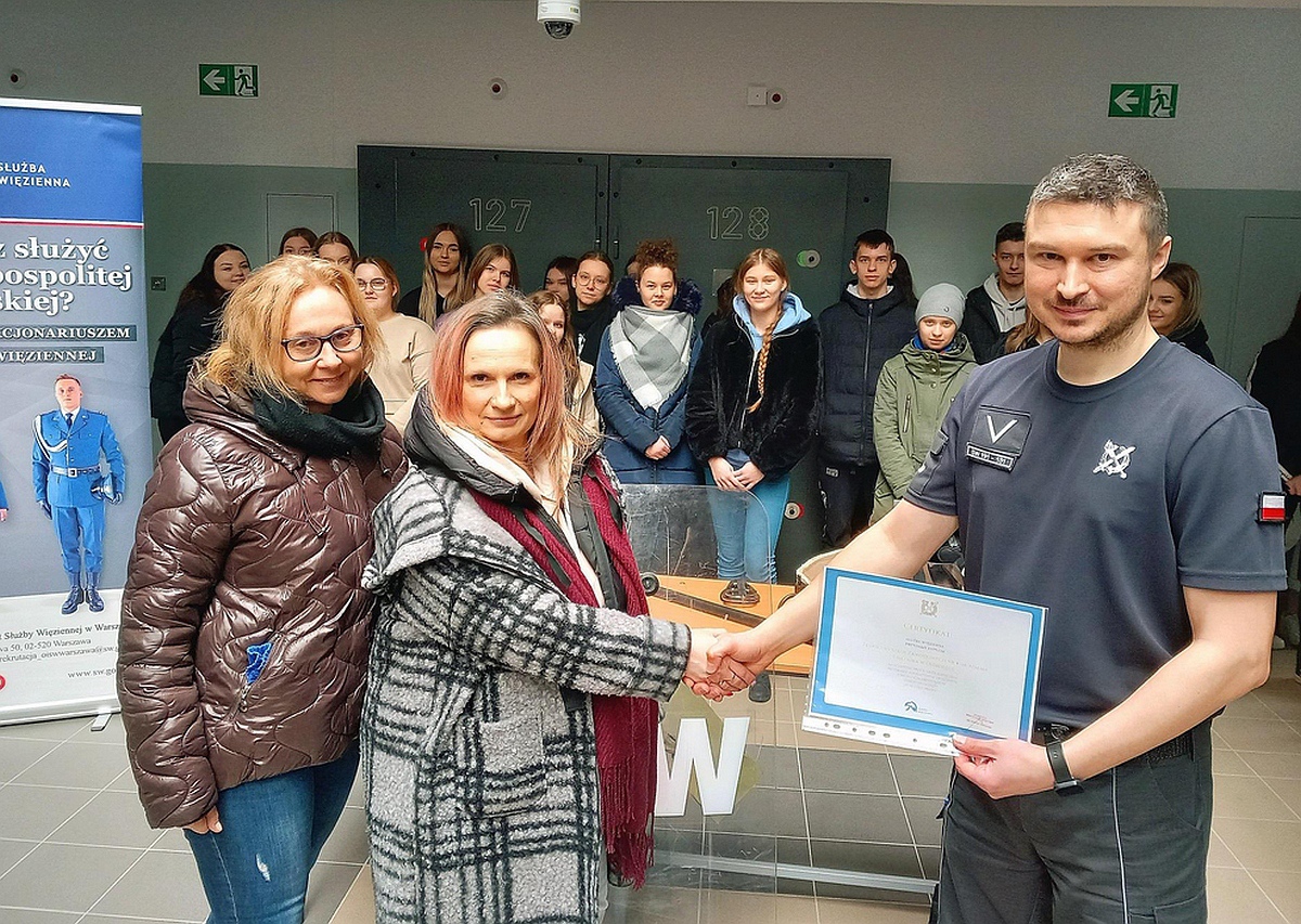 Zespół Szkół Zawodowych nr 4 z wizytą z Zakładzie Karnym w Przytułach - zdjęcie #3 - eOstroleka.pl