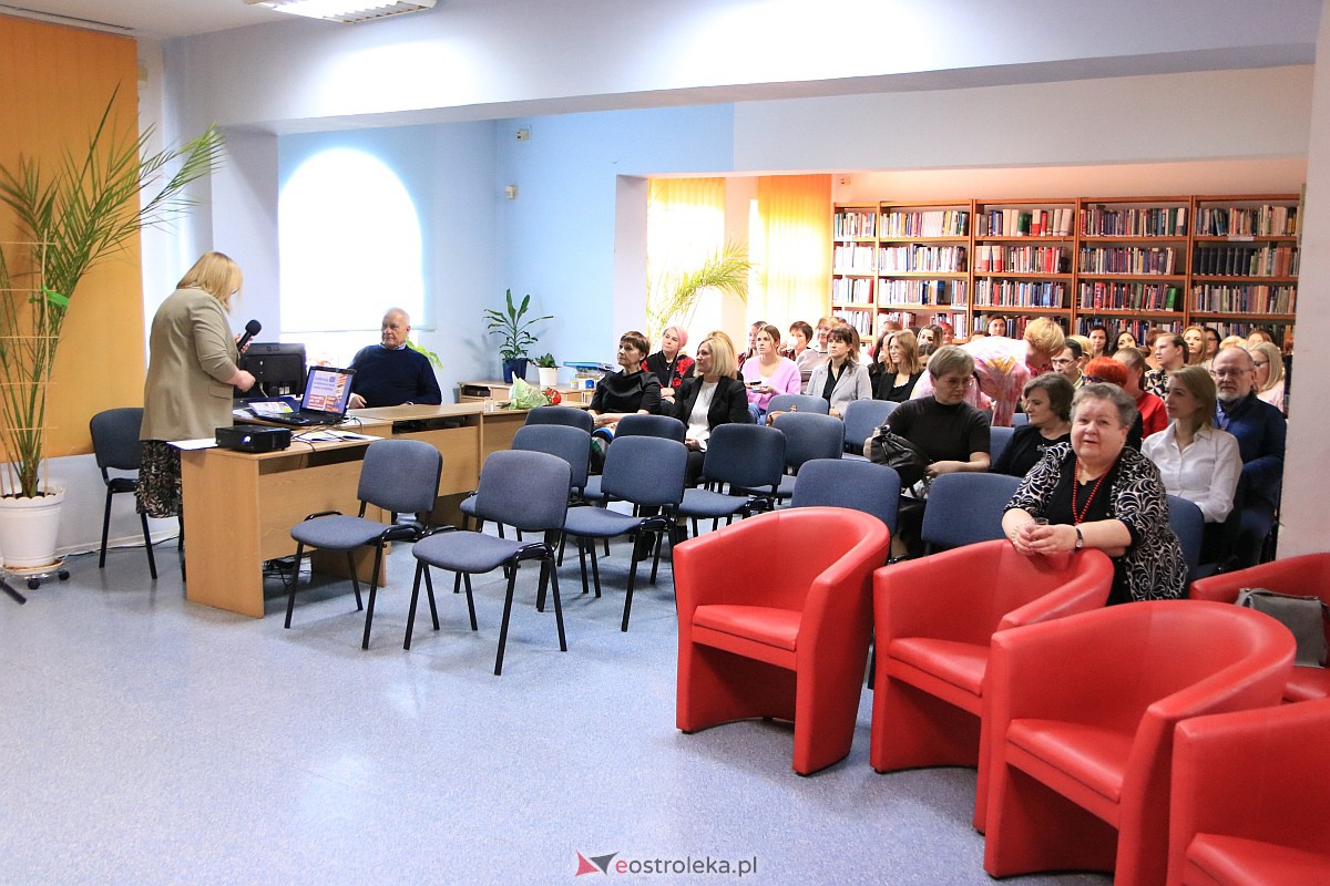 Powiatowa konferencja bibliotekarzy [16.03.2023] - zdjęcie #2 - eOstroleka.pl