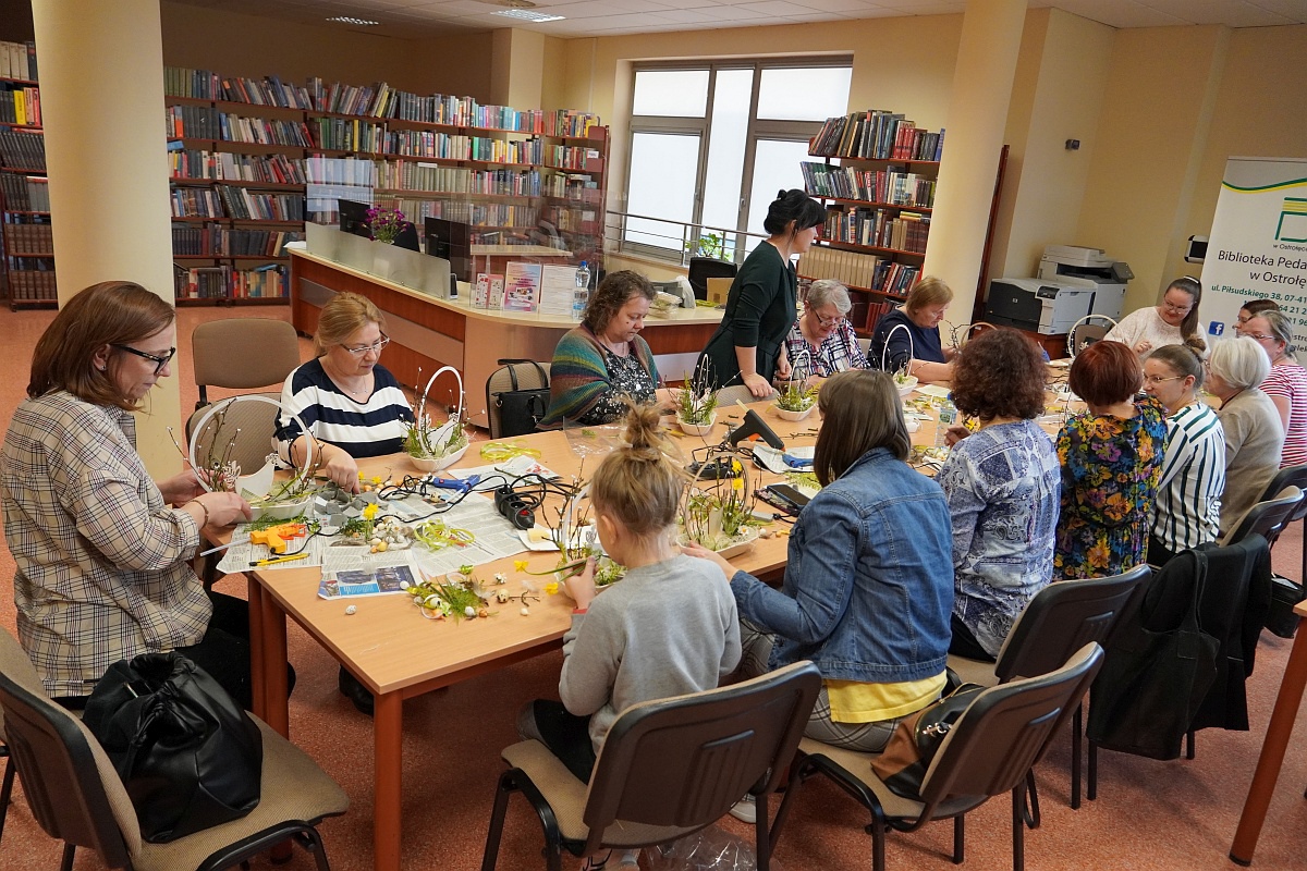 Stroik Wielkanocny. Warsztaty w Bibliotece Pedagogicznej [16.03.2023] - zdjęcie #19 - eOstroleka.pl