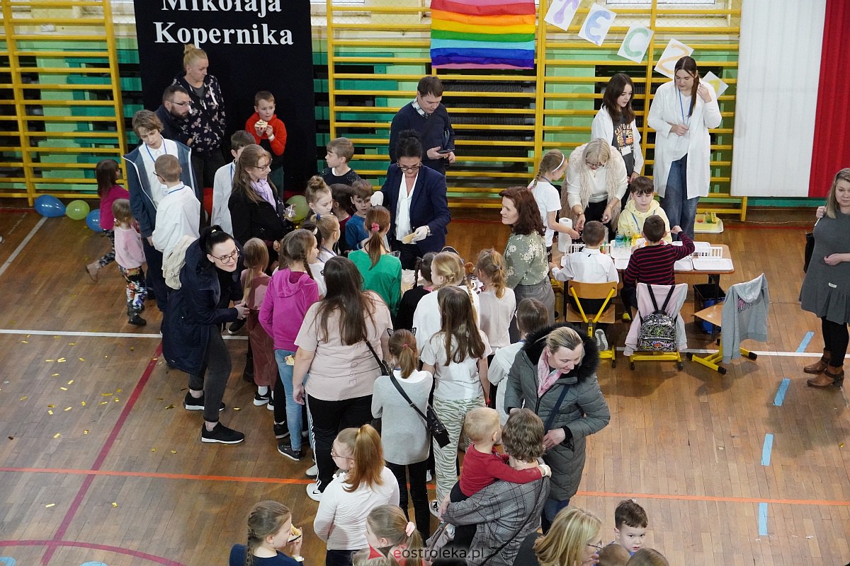 Urodziny Mikołaja Kopernika. Festiwal Nauki w Szkole Podstawowej Nr 2 w Ostrołęce [16.03.2023]  - zdjęcie #56 - eOstroleka.pl
