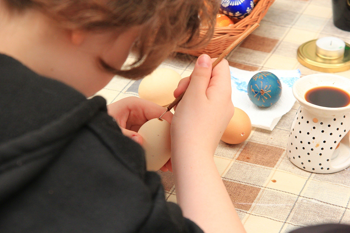 Warsztaty “Ido Śwenta Źelgejnocy” w Muzeum Kultury Kurpiowskiej [19.03.2023] - zdjęcie #22 - eOstroleka.pl