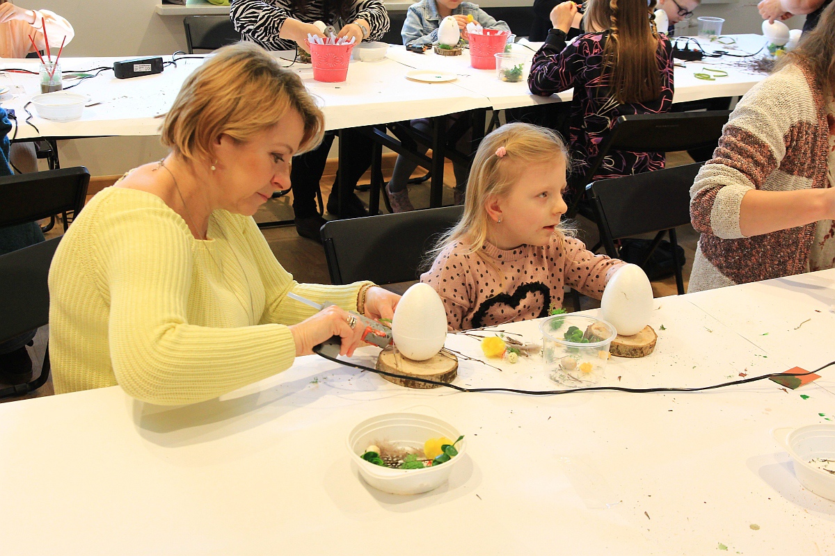 Warsztaty “Ido Śwenta Źelgejnocy” w Muzeum Kultury Kurpiowskiej [19.03.2023] - zdjęcie #11 - eOstroleka.pl