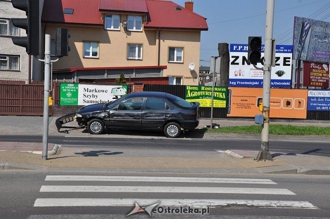 Wypadek na skrzyżowaniu Witosa z Traugutta (21.04.2011) - zdjęcie #1 - eOstroleka.pl