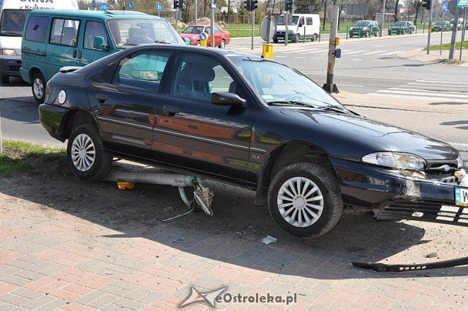 Wypadek na skrzyżowaniu Witosa z Traugutta (21.04.2011) - zdjęcie #7 - eOstroleka.pl