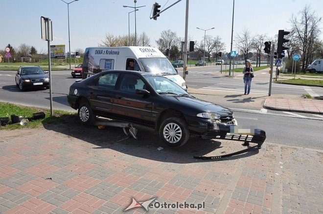 Wypadek na skrzyżowaniu Witosa z Traugutta (21.04.2011) - zdjęcie #4 - eOstroleka.pl