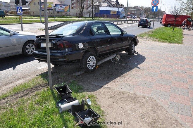 Wypadek na skrzyżowaniu Witosa z Traugutta (21.04.2011) - zdjęcie #4 - eOstroleka.pl