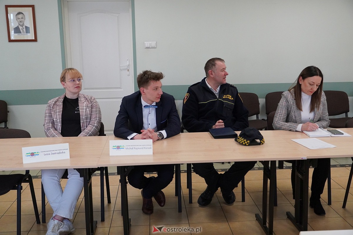 VIII sesja Młodzieżowej Rady Miasta Ostrołęki [20.03.2023] - zdjęcie #3 - eOstroleka.pl