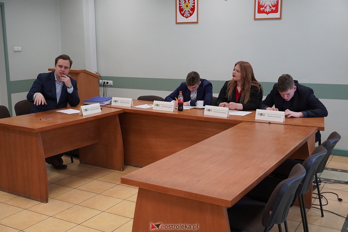 VIII sesja Młodzieżowej Rady Miasta Ostrołęki [20.03.2023] - zdjęcie #1 - eOstroleka.pl