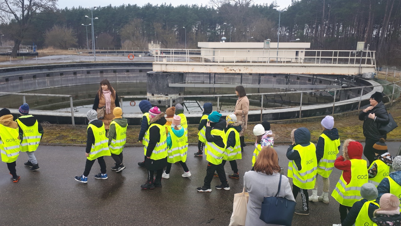 Światowy Dzień Wody z OPWiK. Zakład odwiedziło kilka grup szkolnych [23.03.2023] - zdjęcie #14 - eOstroleka.pl
