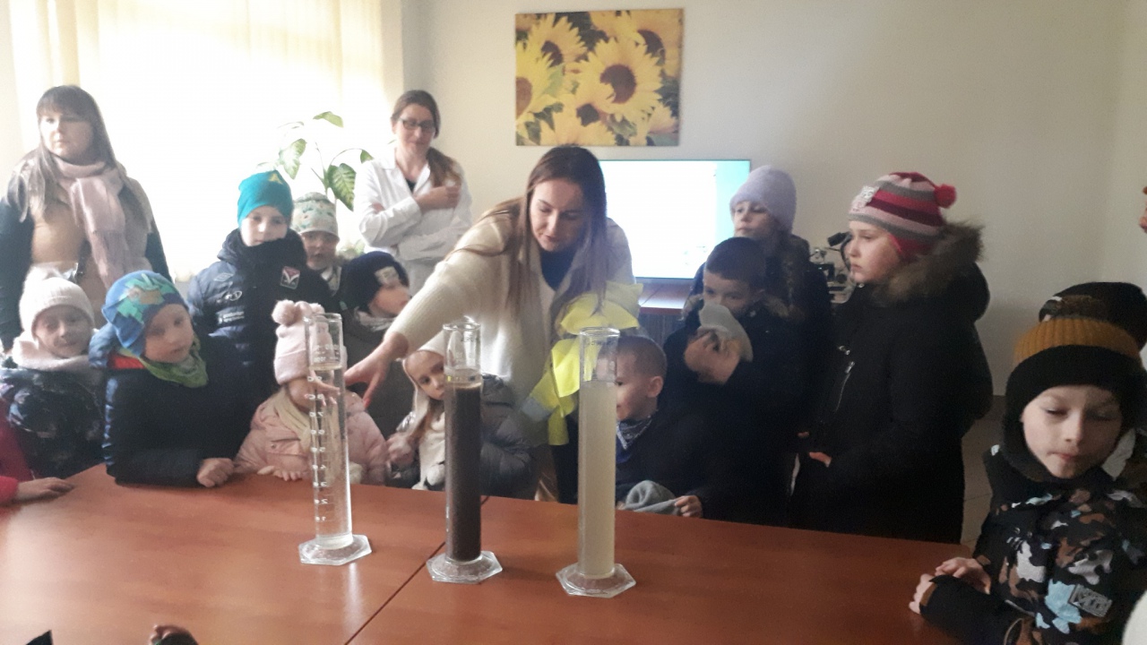 Światowy Dzień Wody z OPWiK. Zakład odwiedziło kilka grup szkolnych [23.03.2023] - zdjęcie #11 - eOstroleka.pl