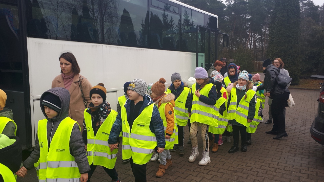 Światowy Dzień Wody z OPWiK. Zakład odwiedziło kilka grup szkolnych [23.03.2023] - zdjęcie #7 - eOstroleka.pl