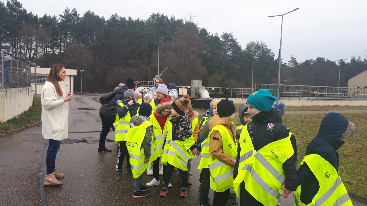 Światowy Dzień Wody z OPWiK. Zakład odwiedziło kilka grup szkolnych [23.03.2023] - zdjęcie #3 - eOstroleka.pl