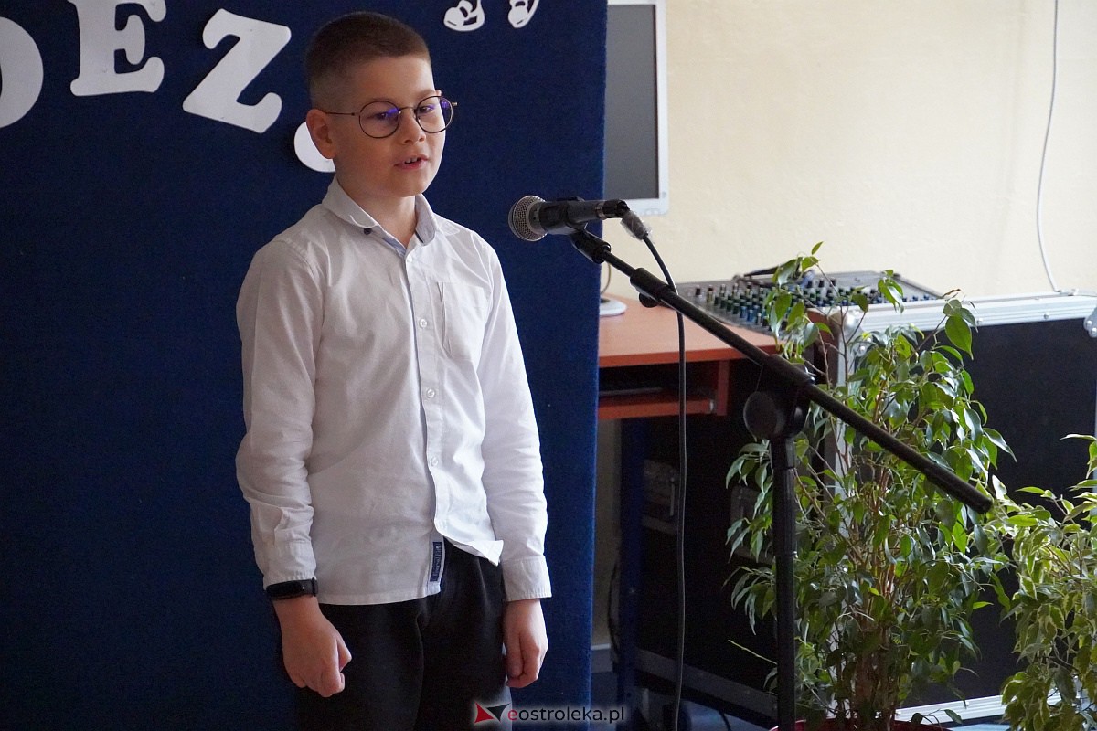 Międzyszkolny Konkurs Recytatorski Promyk Poezji [23.03.2023] - zdjęcie #15 - eOstroleka.pl
