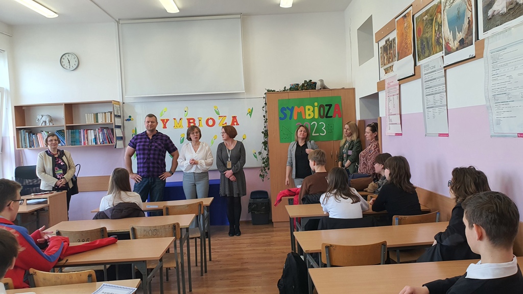 “Symbioza” w ZSZ nr 1. Kto zwyciężył zmagania matematyczno-przyrodnicze? [23.03.2023] - zdjęcie #1 - eOstroleka.pl