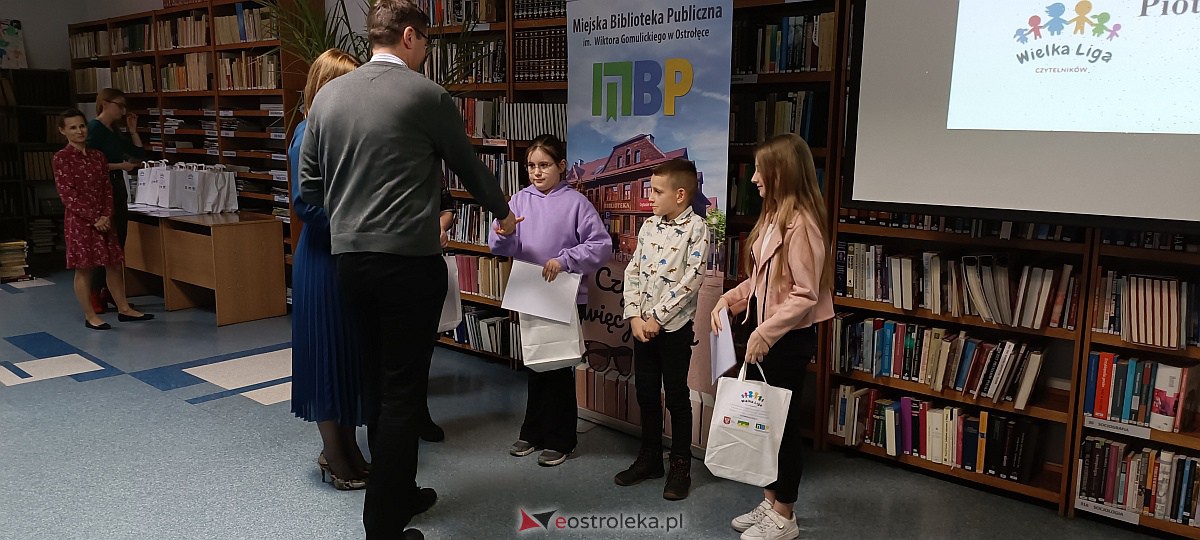 Powiatowa Liga Czytelników Podsumowana. Liderom nagrody wręczał m.in. Paweł Beręsewicz [23.03.3023] - zdjęcie #44 - eOstroleka.pl