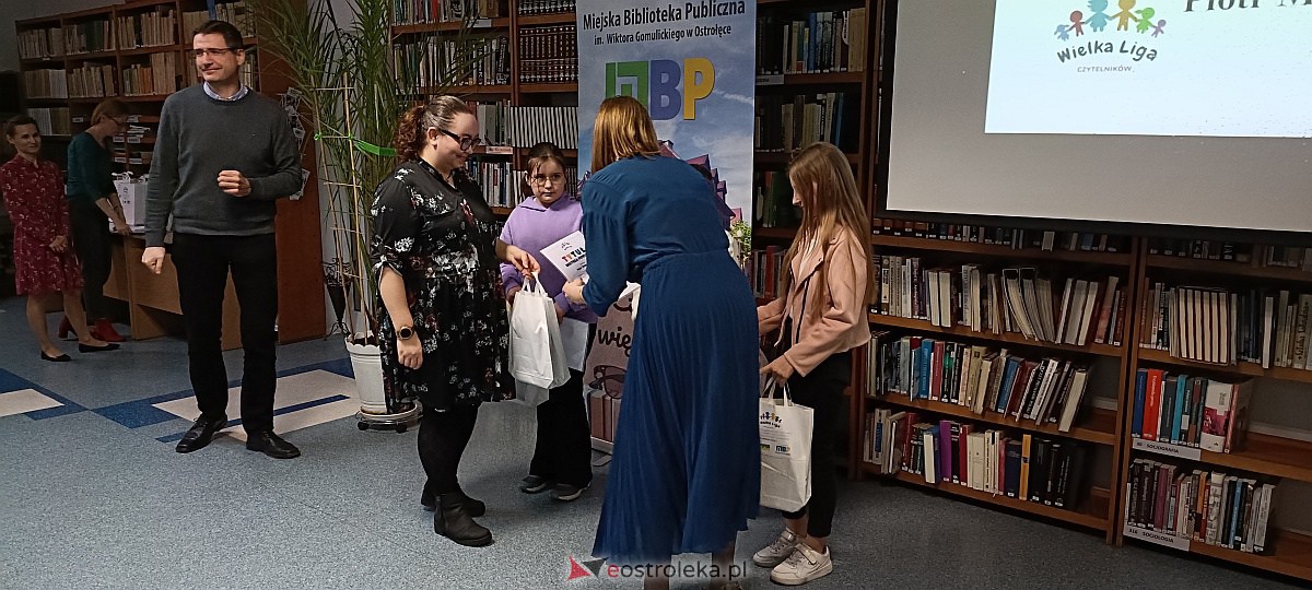 Powiatowa Liga Czytelników Podsumowana. Liderom nagrody wręczał m.in. Paweł Beręsewicz [23.03.3023] - zdjęcie #43 - eOstroleka.pl